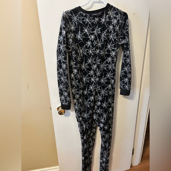 Ardene Spider-Web Print Fleece Onesie in Black, Size Women’s Medium - Picture 2 of 4